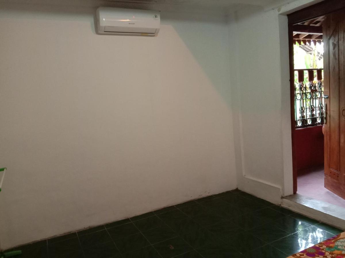 Rumah Ukhi Guest House Cebongan Eksteriør bilde