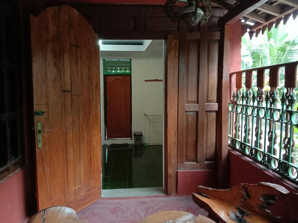 Rumah Ukhi Guest House Cebongan Eksteriør bilde