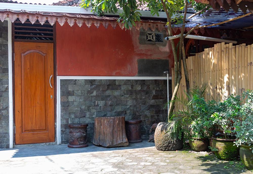 Rumah Ukhi Guest House Cebongan Eksteriør bilde