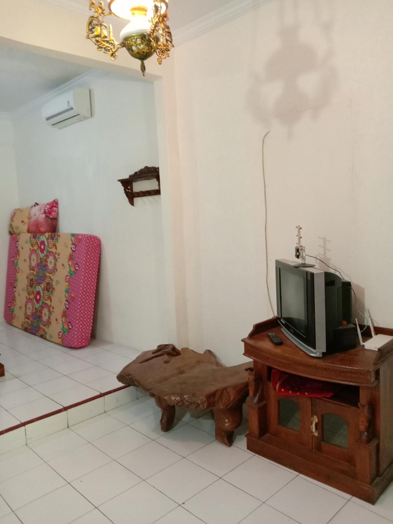 Rumah Ukhi Guest House Cebongan Eksteriør bilde