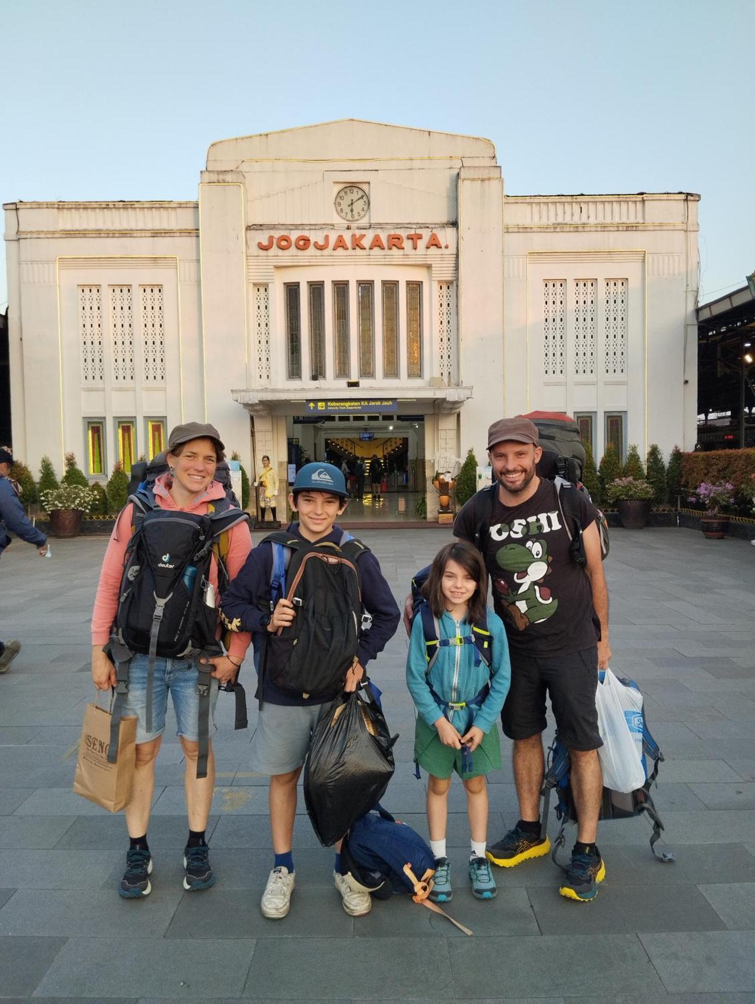 Rumah Ukhi Guest House Cebongan Eksteriør bilde