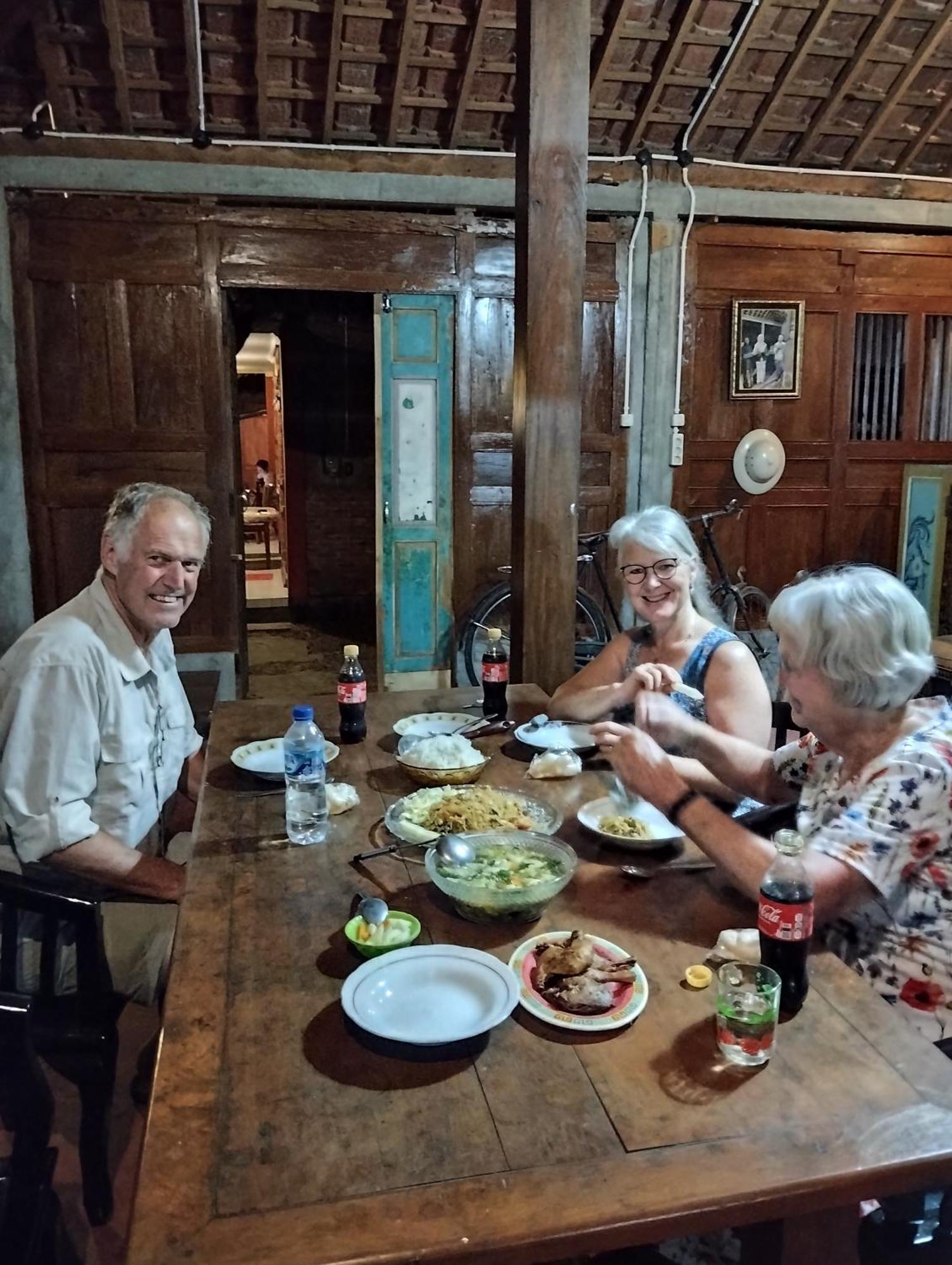 Rumah Ukhi Guest House Cebongan Eksteriør bilde