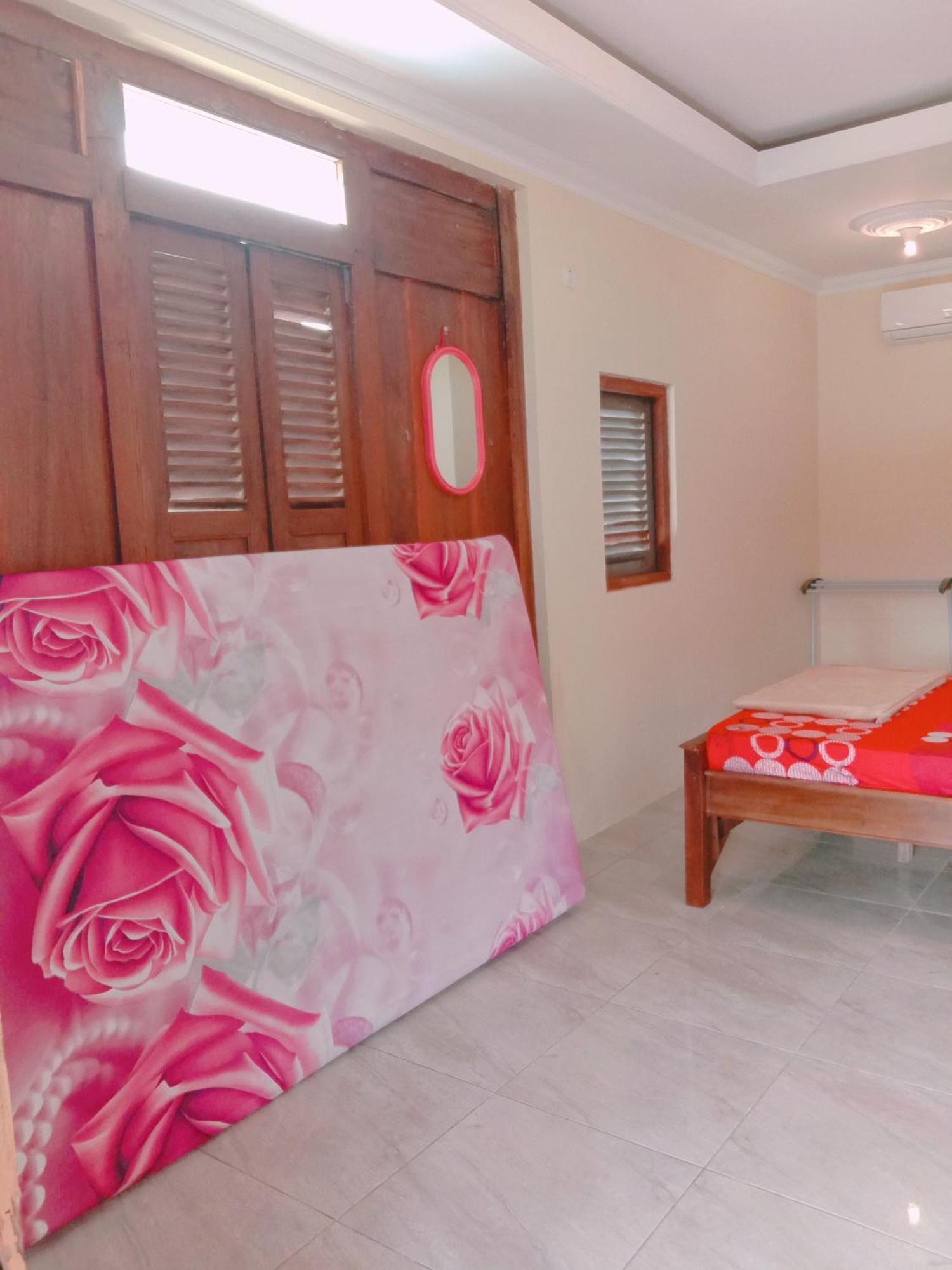 Rumah Ukhi Guest House Cebongan Eksteriør bilde