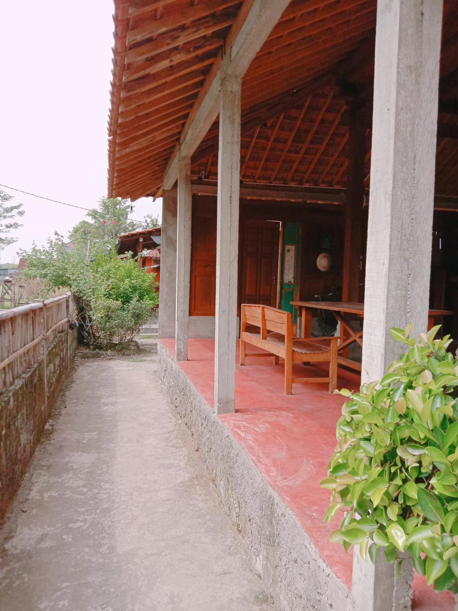 Rumah Ukhi Guest House Cebongan Eksteriør bilde