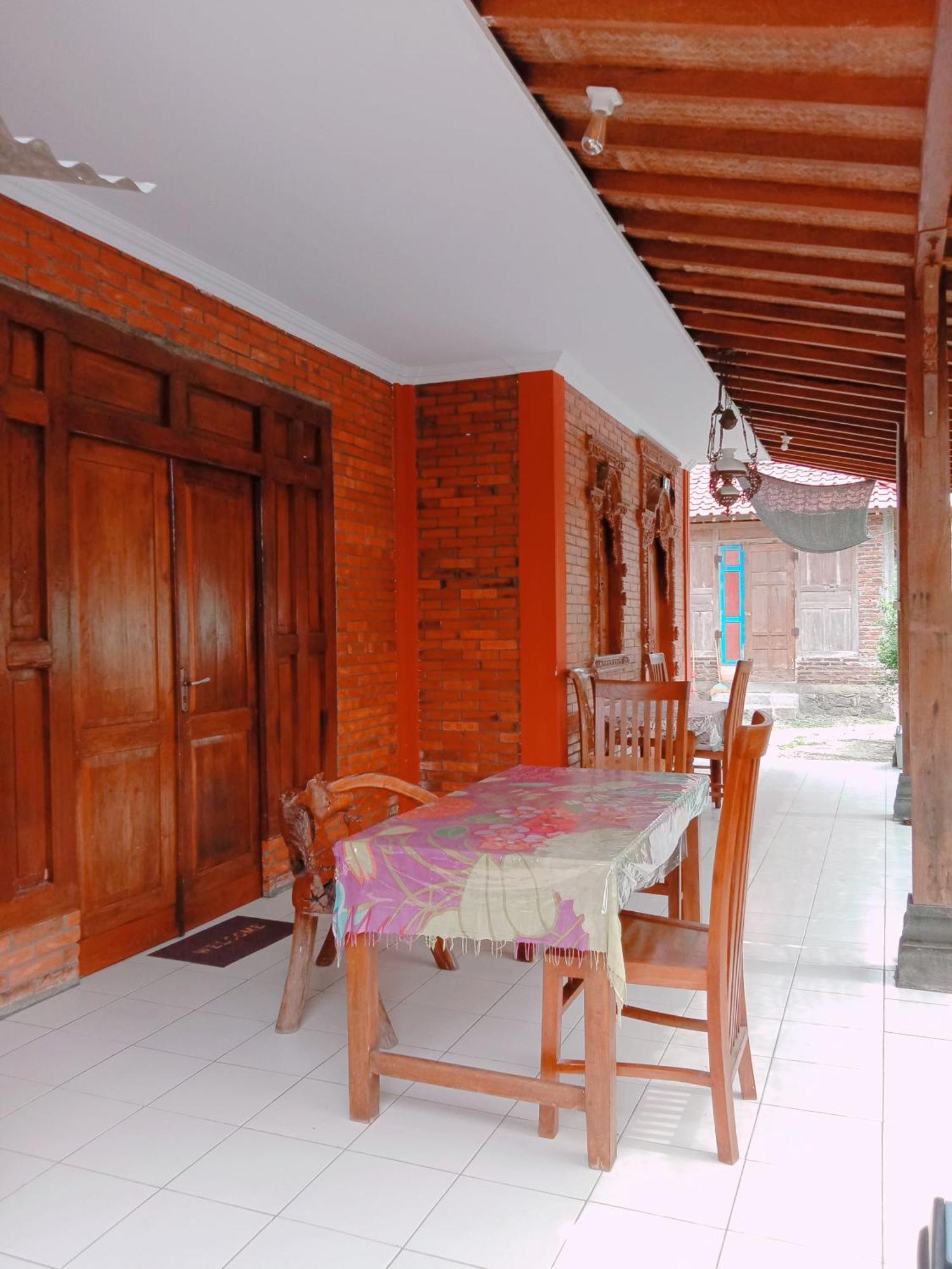 Rumah Ukhi Guest House Cebongan Eksteriør bilde