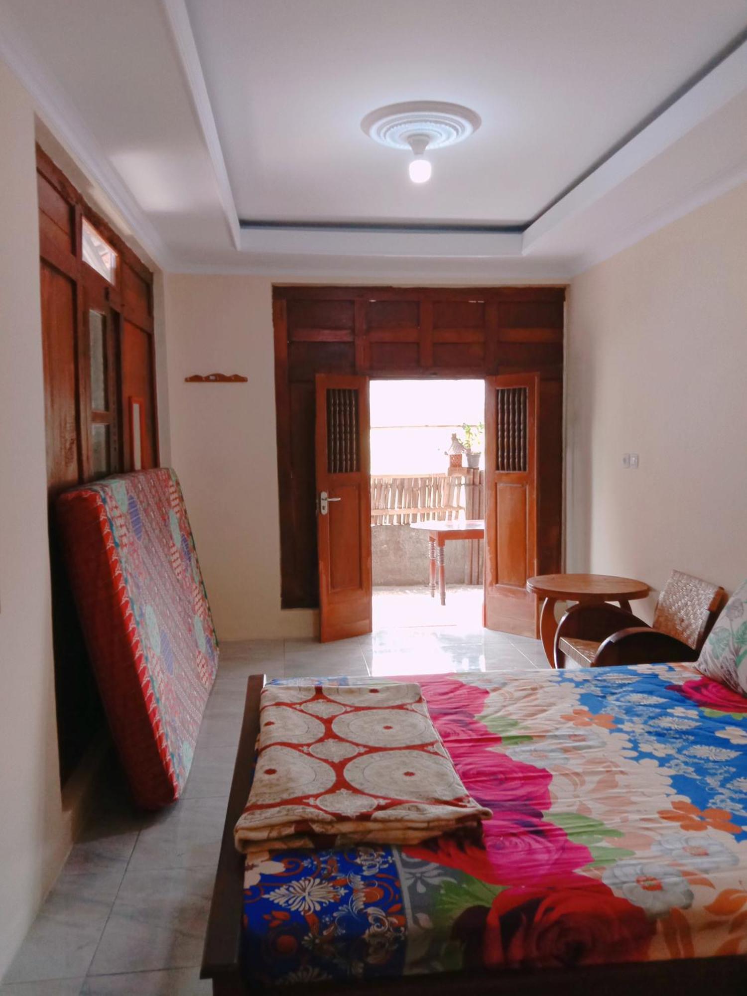 Rumah Ukhi Guest House Cebongan Eksteriør bilde