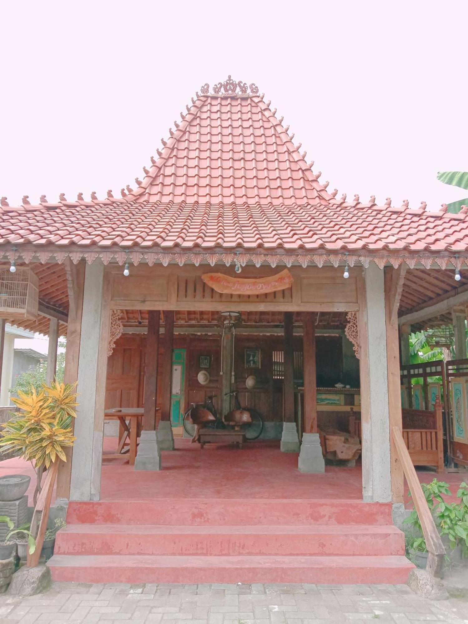 Rumah Ukhi Guest House Cebongan Eksteriør bilde